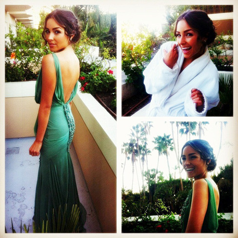 Hoa hậu hoàn vũ 2012 Olivia Culpo nhờ bạn chụp giúp một bức ảnh 'tự sướng' trước khi tới tham dự lễ trao giải Oscar