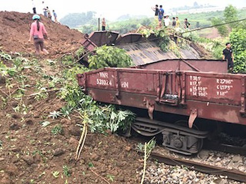 Sáng mai thông tàu Hà Nội-Lào Cai sau sạt lở nghiêm trọng tại Yên Bái ảnh 1