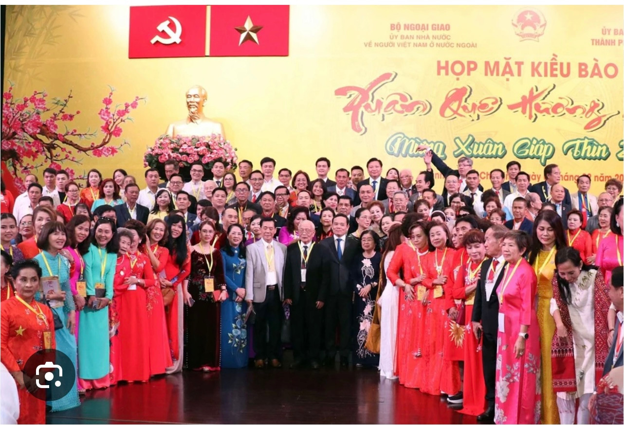 Kiều bào về dự Xuân Quê hương 2024 tại TPHCM. (Ảnh: TTXVN) Kiều bào về dự Xuân Quê hương 2024 tại TPHCM. (Ảnh: TTXVN)