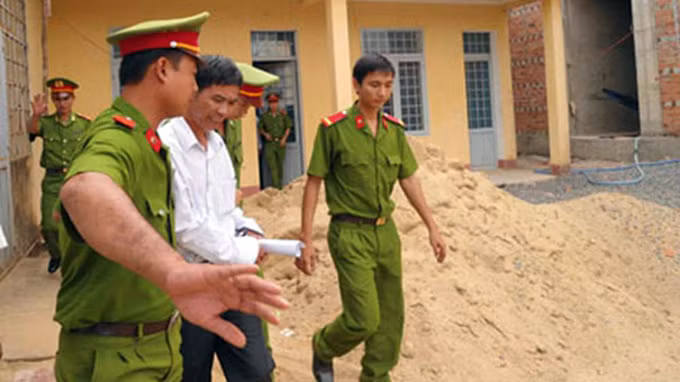 Ông Nguyễn Tuấn Cảnh, phó giám đốc Sở Tư pháp tỉnh Bình Phước, bị lực lượng công an bắt giữ ngày 22/2