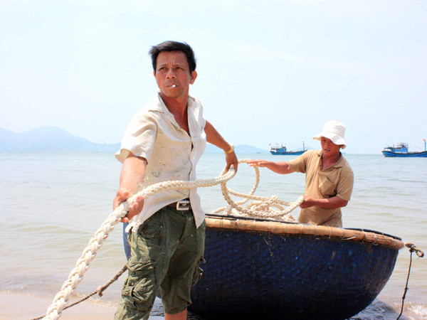 Thuyền trưởng Lê Văn Chiến chuẩn bị ra Hoàng Sa