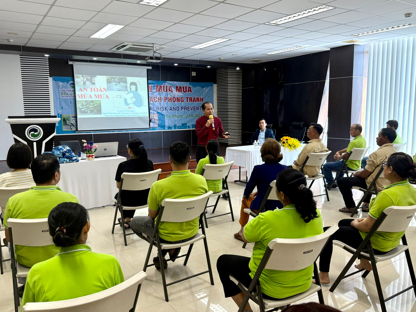 Buổi tập huấn cung cấp nhiều kiến thức bổ ích cho người lao động Buổi tập huấn cung cấp nhiều kiến thức bổ ích cho người lao động