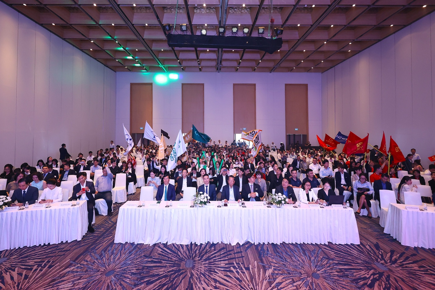 Sei Harmony truyền cảm hứng “Nơi mạch sống lưu chuyển” tới hơn 500 chuyên viên kinh doanh