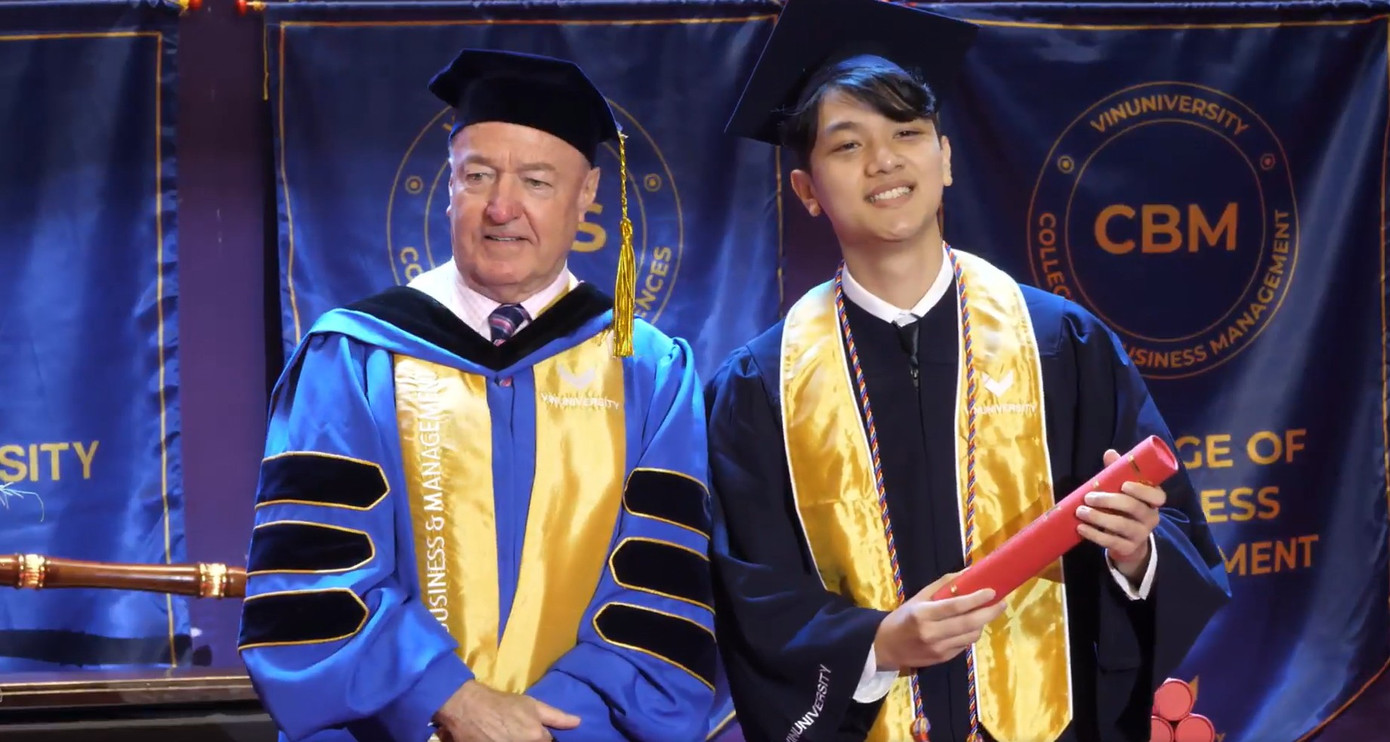 Tân khoa Trần Đình Lê Hoàng, Viện Kinh doanh Quản trị, thành công gọi vốn 1,3 tỷ đồng từ VFS Global cho startup Dynapath, phát triển giải pháp “gạch điện” từ rác thải nhựa, có khả năng tạo ra điện từ mỗi bước chân.