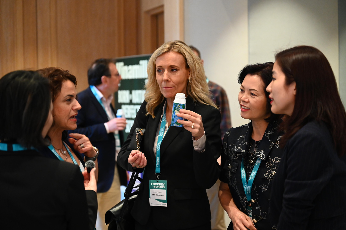 Vinamilk nhận được nhiều sự quan tâm về các sản phẩm mới mang đến hội nghị năm nay (Ảnh: An Minh). Vinamilk nhận được nhiều sự quan tâm về các sản phẩm mới mang đến hội nghị năm nay (Ảnh: An Minh).