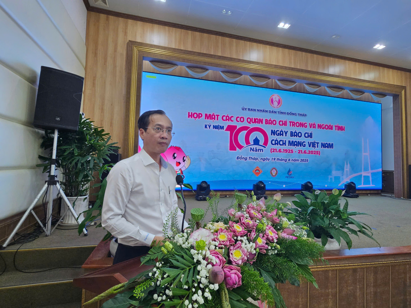 Chủ tịch UBND tỉnh Đồng Tháp Trần Trí Quang phát biểu. Chủ tịch UBND tỉnh Đồng Tháp Trần Trí Quang phát biểu.