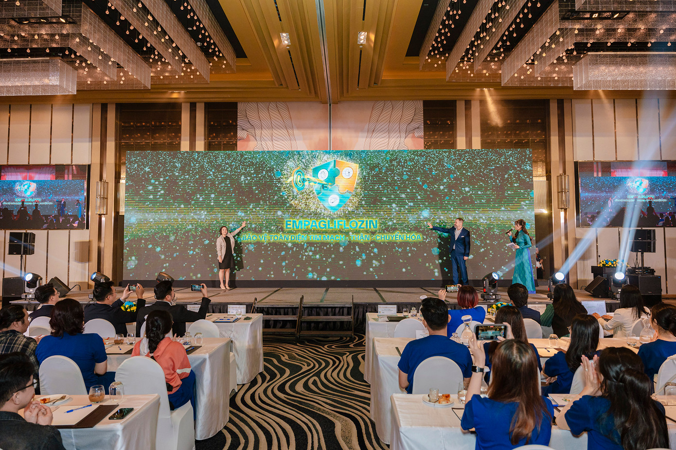 Empagliflozin được chỉ định làm giảm nguy cơ tử vong tim mạch ở bệnh nhân trưởng thành đái tháo đường típ 2 và có sẵn bệnh lý tim mạch. Empagliflozin được chỉ định làm giảm nguy cơ tử vong tim mạch ở bệnh nhân trưởng thành đái tháo đường típ 2 và có sẵn bệnh lý tim mạch.