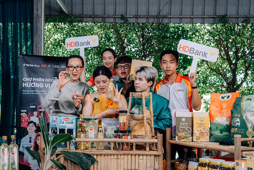 HDBank cùng các chủ thể OCOP đưa nông sản Việt lên nền tảng số - Livestream trên TikTok, góp phần kết nối sản phẩm với thị trường, và mở ra hướng đi mới cho kinh tế nông thôn, năng động và bền vững