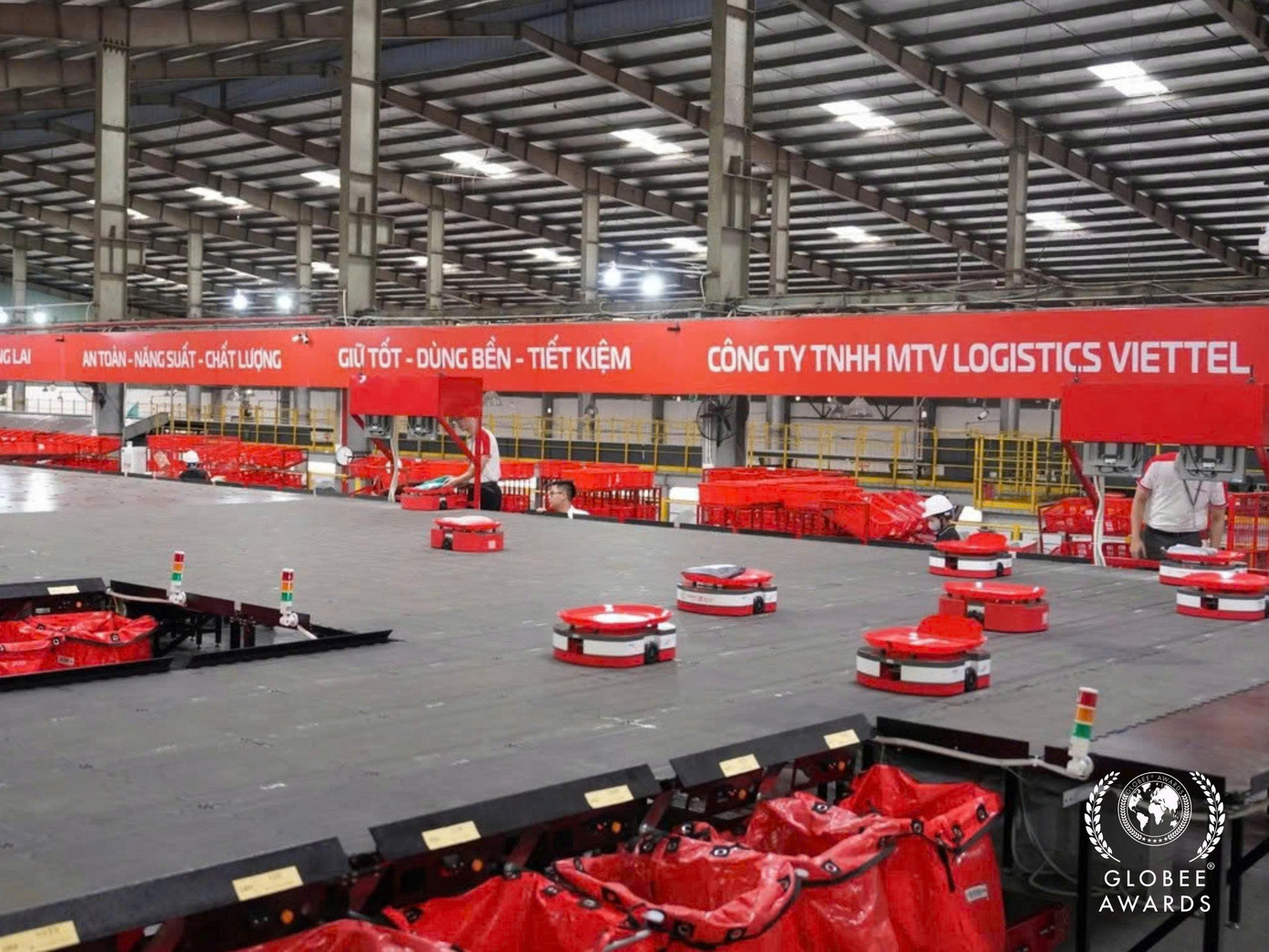 Hệ thống robot tự hành của Viettel Post đạt giải Vàng và dẫn đầu các hạng mục về robot và tự động hóa; Mạng di động của Viettel tại Burundi đạt giải Vàng và dẫn đầu hạng mục đổi mới mạng viễn thông.