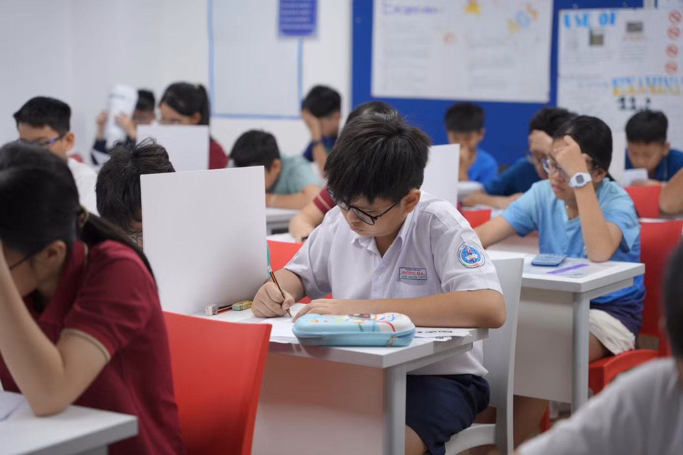 Học sinh giỏi nên có nhiều hướng phát triển bản thân, thay vì “đóng khung” bởi điểm số Học sinh giỏi nên có nhiều hướng phát triển bản thân, thay vì “đóng khung” bởi điểm số