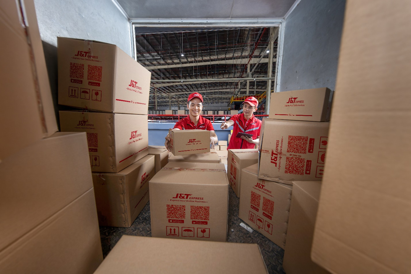 Một trong những ưu điểm trong giải pháp logistics “đo ni đóng giày” của J&T là khả năng tùy chỉnh dịch vụ theo từng mô hình kinh doanh Một trong những ưu điểm trong giải pháp logistics “đo ni đóng giày” của J&T là khả năng tùy chỉnh dịch vụ theo từng mô hình kinh doanh