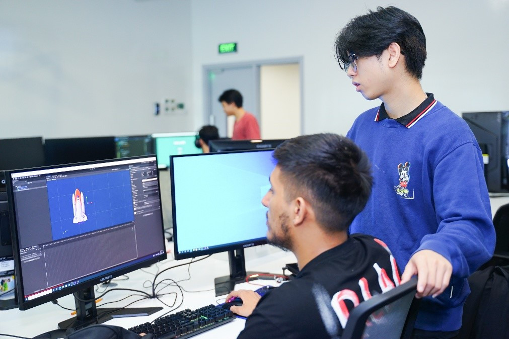 Ngành công nghiệp game đang mở ra không gian sáng tạo cho các bạn trẻ có đam mê Ngành công nghiệp game đang mở ra không gian sáng tạo cho các bạn trẻ có đam mê