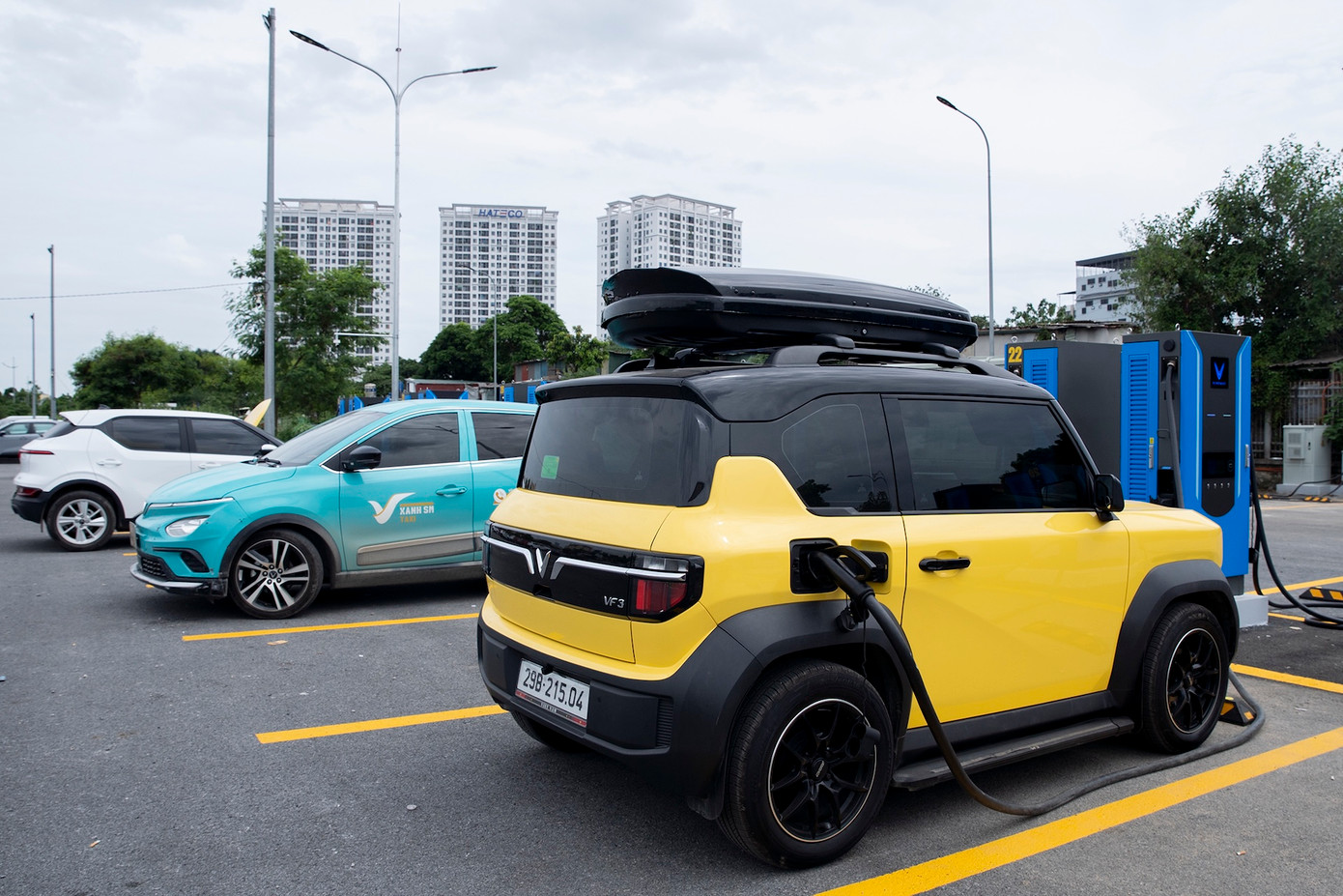 Như vậy, tất cả các dòng xe điện VinFast bao gồm VF 3, VF e34, VF 5, VF 6, VF 7, VF 8 và VF 9 đều có thể sạc ở đây.