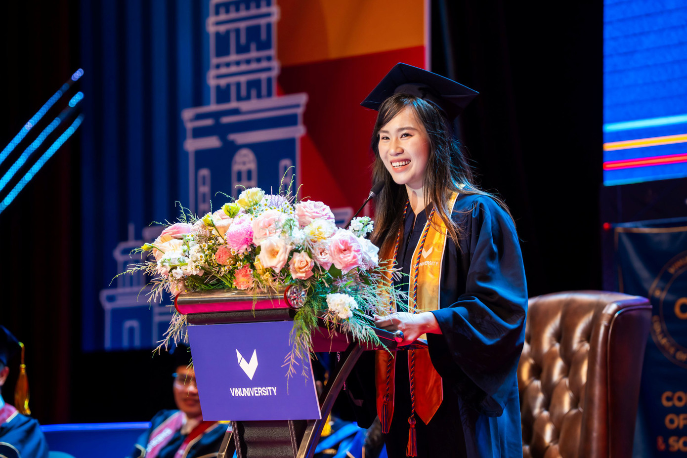 Tân khoa Phan Hữu Hoàng Gia Bảo, Viện Kinh doanh Quản trị đại diện khóa 2, phát biểu tại lễ tốt nghiệp.