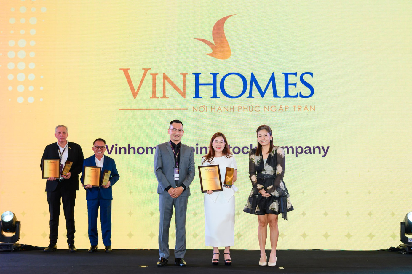 Công ty Cổ phần Vinhomes lần thứ 10 nhận giải thưởng Hubexo Asia Awards2025