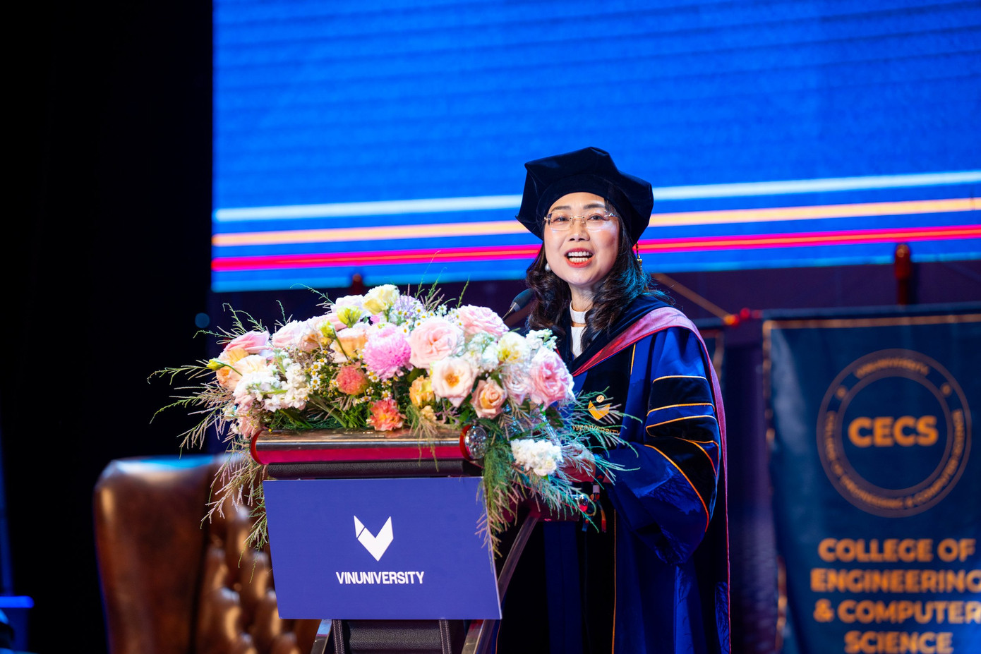 TS. Lê Mai Lan - Chủ tịch Hội đồng Trường ĐH VinUni vui mừng chứng kiến hành trình trưởng thành và tỏa sáng của tân khoa khóa 2.