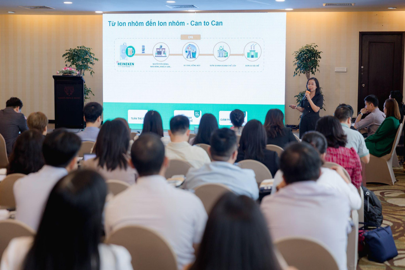 HEINEKEN Việt Nam phối hợp cùng VBCSD-VCCI tổ chức hội thảo “Giảm phát thải khí nhà kính, chuyển đổi năng lượng, hướng đến Net Zero”