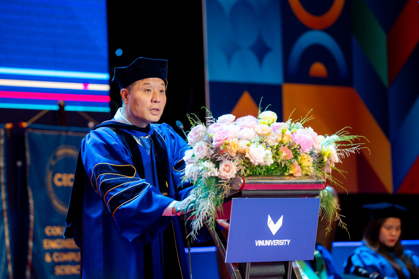 GS. Vũ Hà Văn, Giám đốc Khoa học VinBigData, Giáo sư Toán học tại Đại học Yale, Thành viên Hội đồng Trường Đại học VinUni phát biểu tại buổi lễ