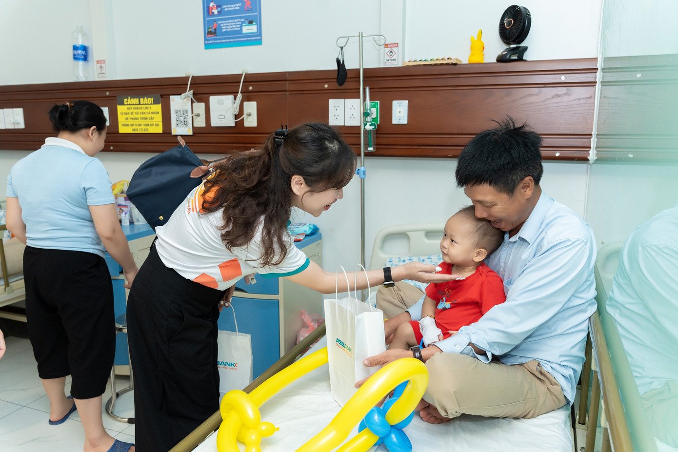 Hai bên đồng hành mở rộng cơ hội tiếp cận y tế cho nhóm yếu thế tại nhiều địa phương với các hoạt động như khám mắt, chăm sóc y tế cộng đồng…