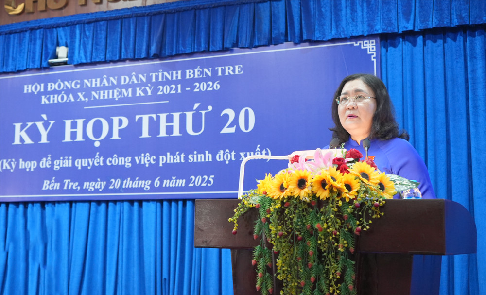 Bà Hồ Thị Hoàng Yến, Bí thư Tỉnh ủy, Chủ tịch HĐND tỉnh Bến Tre phát biểu. Bà Hồ Thị Hoàng Yến, Bí thư Tỉnh ủy, Chủ tịch HĐND tỉnh Bến Tre phát biểu.