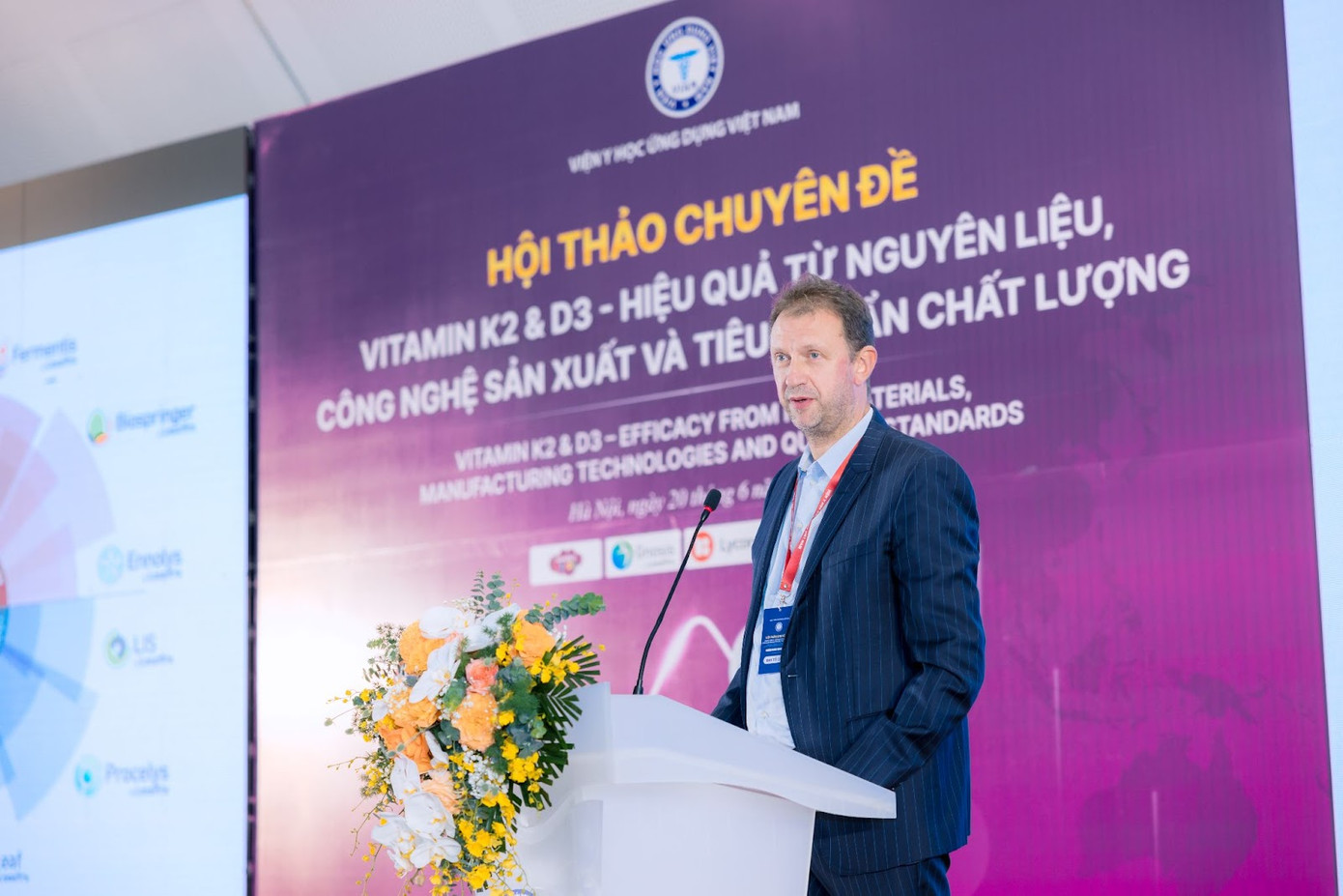 Ông Marco Atanassi - Giám đốc kinh doanh khu vực Châu Á Thái Bình Dương - Gnosis by Lesaffre trình bày tại Hội thảo