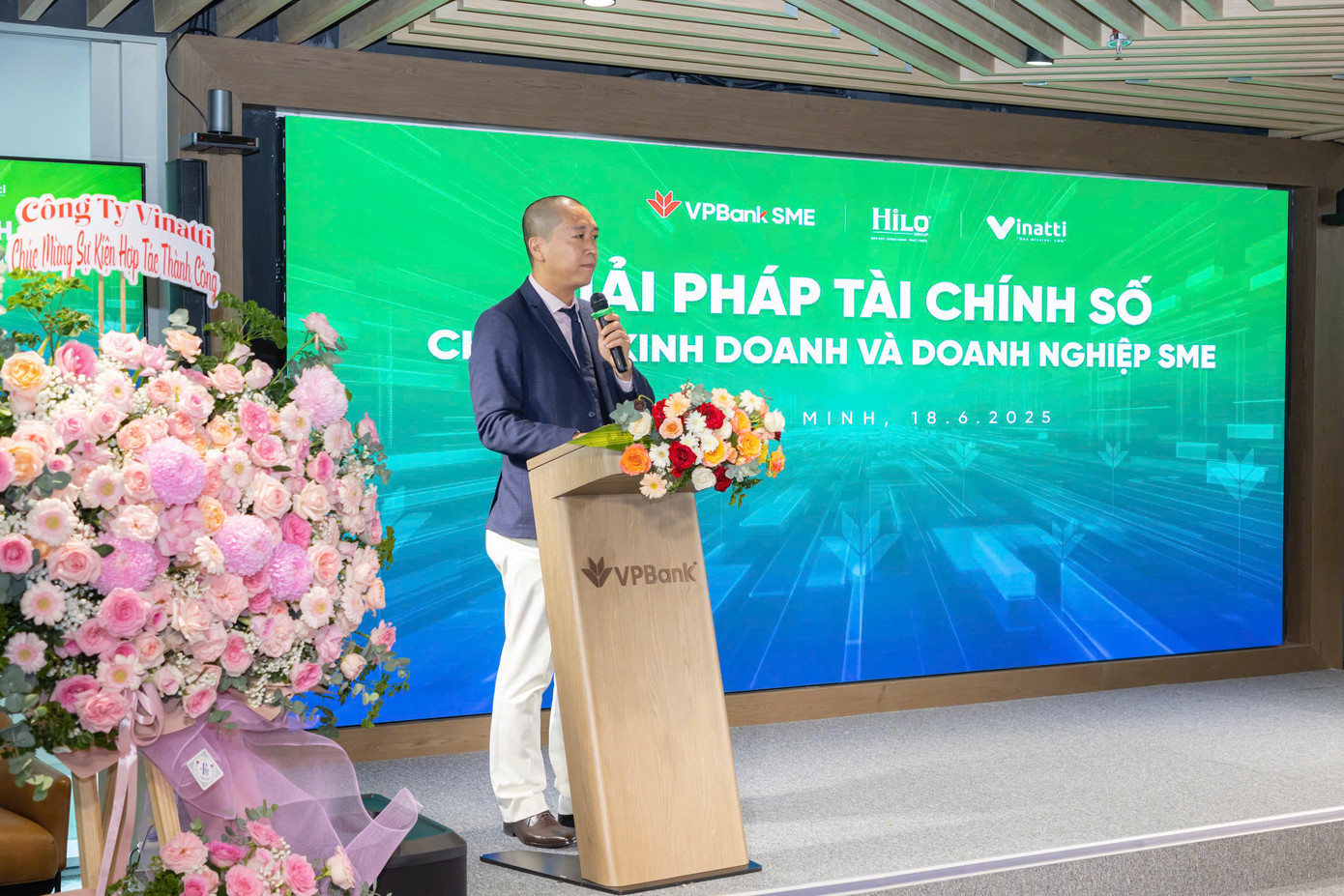Ông Chử Minh Tuấn, Giám đốc Trung tâm Kinh doanh sản phẩm số vàgiải pháp thanh toán VPBankSME phát biểu tại sự kiện Ông Chử Minh Tuấn, Giám đốc Trung tâm Kinh doanh sản phẩm số vàgiải pháp thanh toán VPBankSME phát biểu tại sự kiện