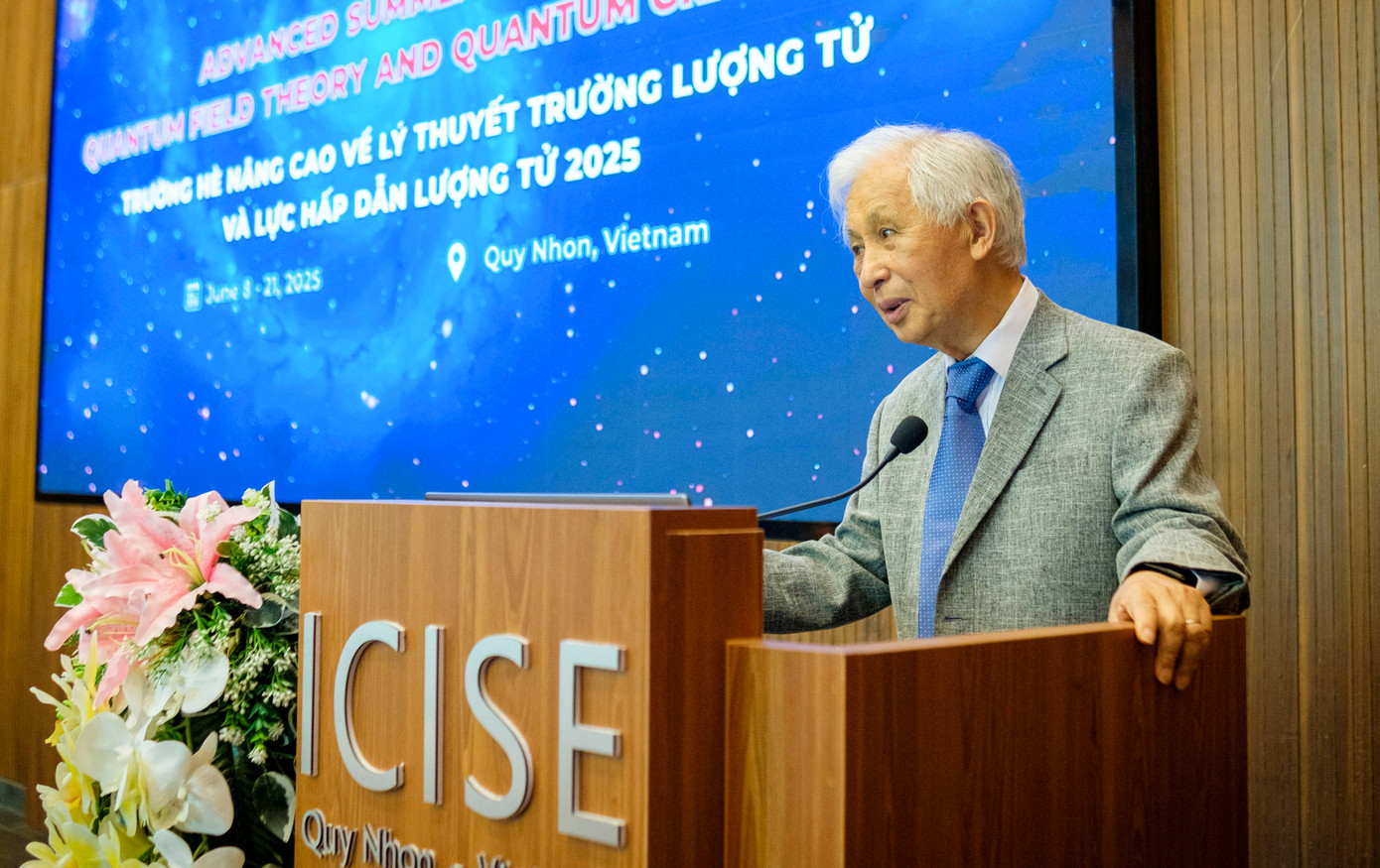 GS. Trần Thanh Vân - Chủ tịch Hội Gặp gỡ Việt Nam, phát biểu tại lễ khai mạc GS. Trần Thanh Vân - Chủ tịch Hội Gặp gỡ Việt Nam, phát biểu tại lễ khai mạc