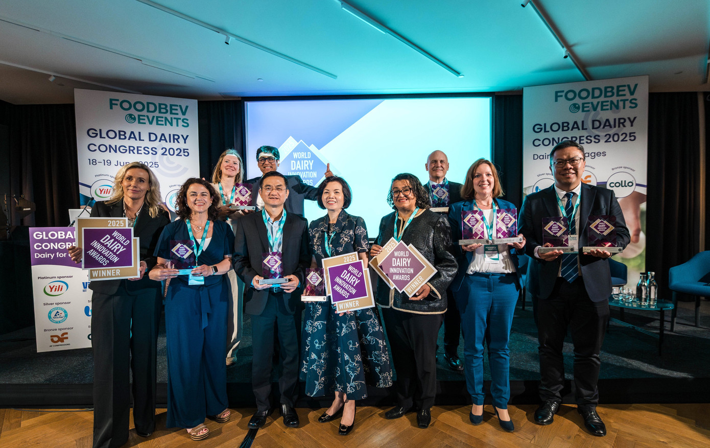 Vượt qua nhiều tên tuổi lớn, Vinamilk giành “cú đúp” tại giải thưởng về đổi mới, sáng tạo hàng đầu của ngành sữa (Ảnh: An Minh). Vượt qua nhiều tên tuổi lớn, Vinamilk giành “cú đúp” tại giải thưởng về đổi mới, sáng tạo hàng đầu của ngành sữa (Ảnh: An Minh).