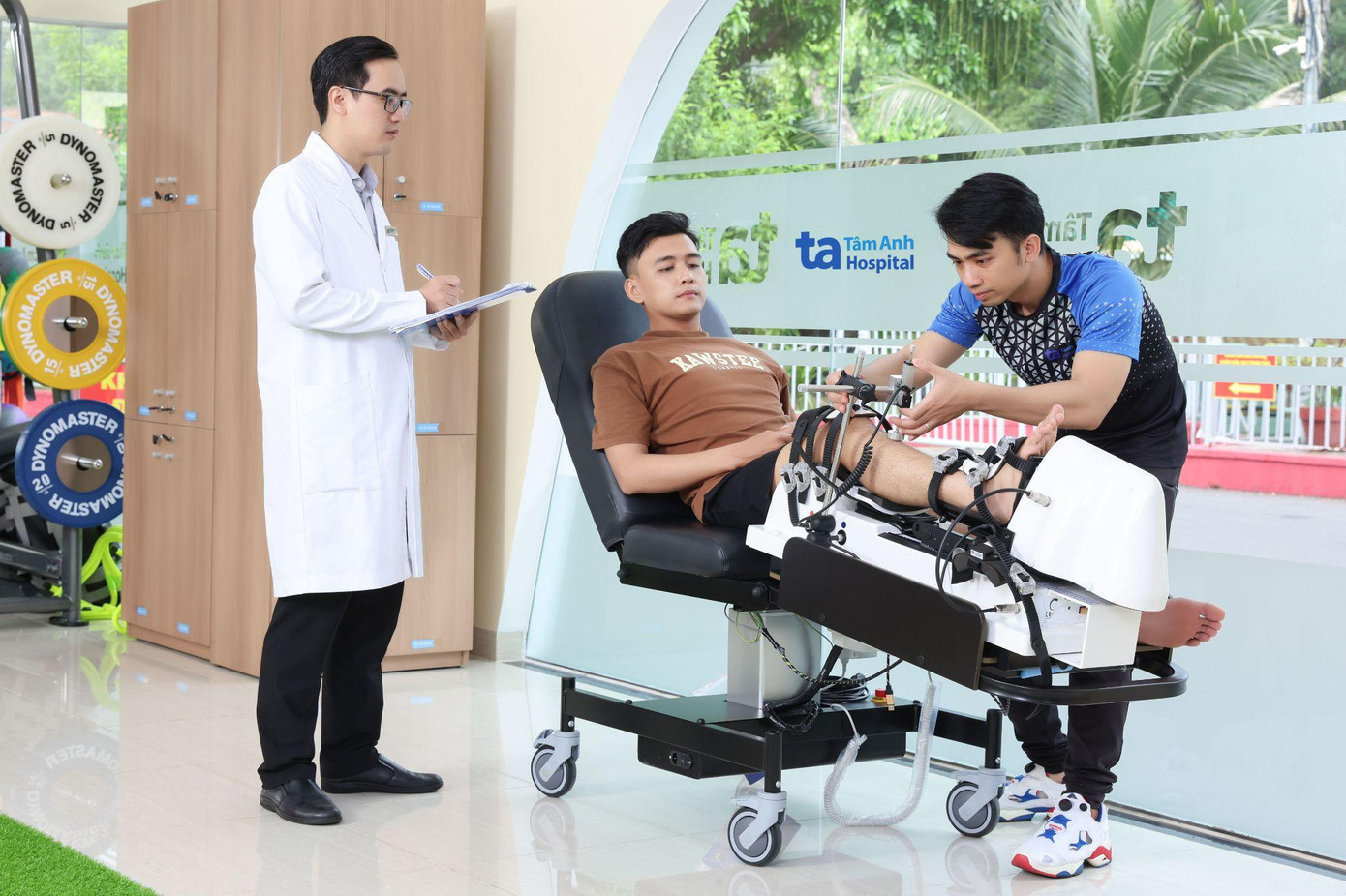 Robot lượng giá dây chằng Dyneelax có mặt tại Hệ thống Bệnh viện Đa khoa Tâm Anh là robot đầu tiên trên thế giới có khả năng đánh giá tự động tổn thương dây chằng gối. Ảnh: Bệnh viện Đa khoa Tâm Anh.