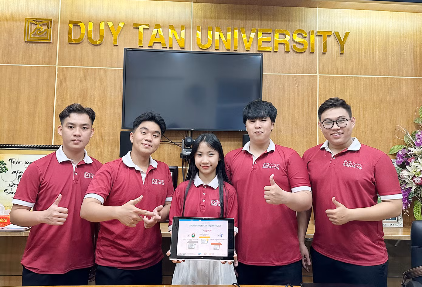 Đội tuyển Dongry Corporationcủa ĐH Duy Tân Vô địch Thế giới tại Cuộc thi ERPsim International Competition 2025