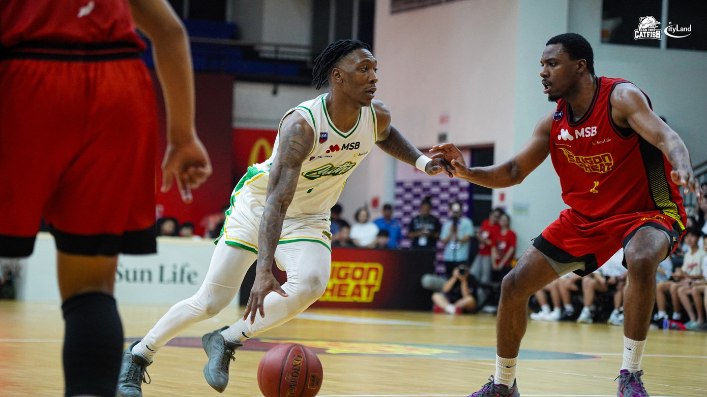 Dajuan Madden đóng góp tích cực ở khâu điều bóng, cướp bóng và kiến tạo. (Ảnh: CTC)