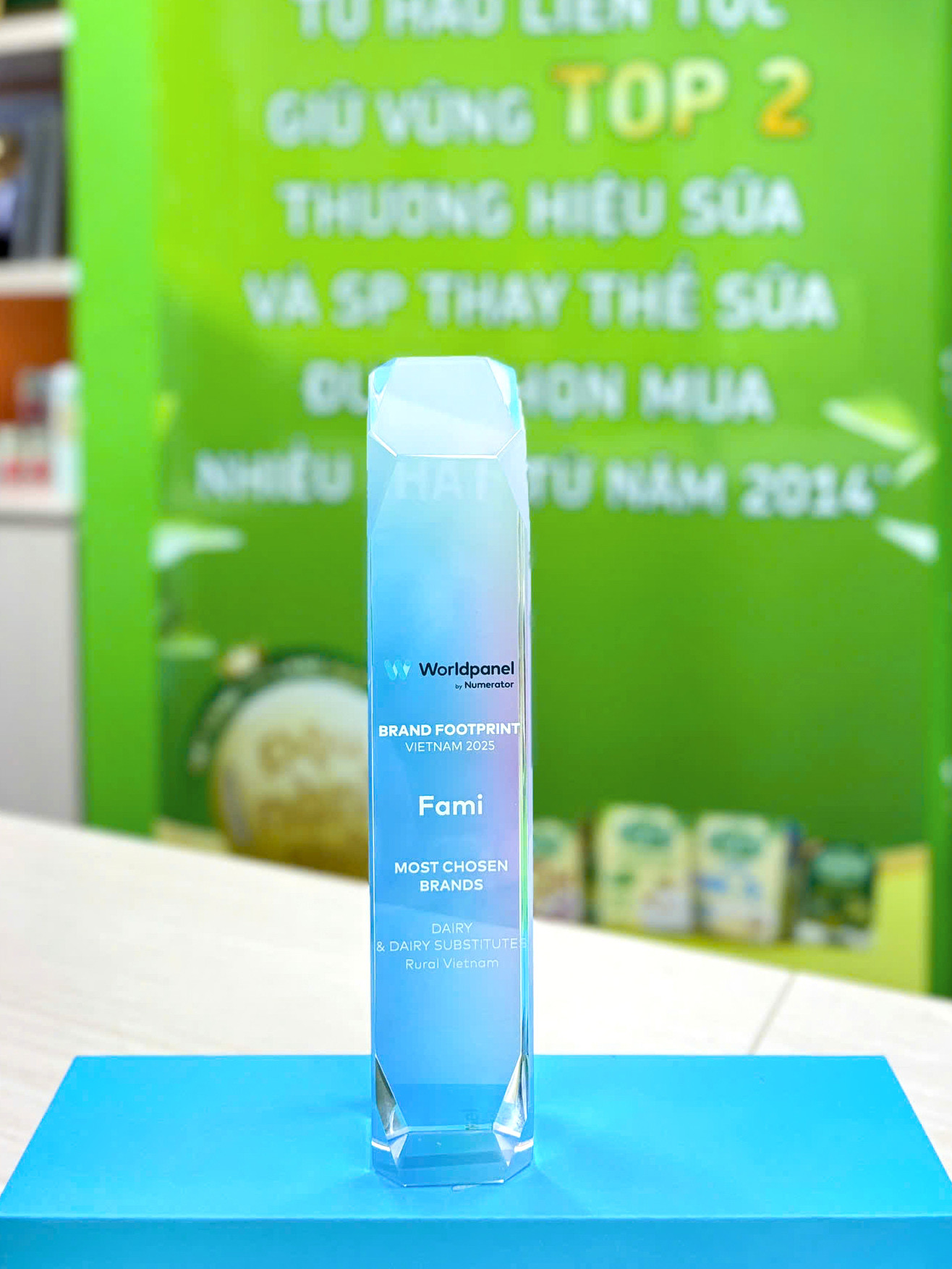 Chứng nhận từ Kantar là minh chứng cho một thương hiệu sống lâu, sống chất và luôn sẵn sàng tiến xa cùng thế hệ mới Chứng nhận từ Kantar là minh chứng cho một thương hiệu sống lâu, sống chất và luôn sẵn sàng tiến xa cùng thế hệ mới