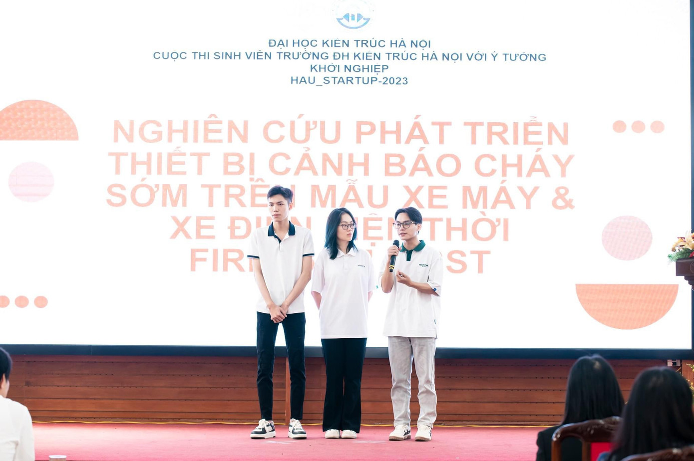 Sinh viên tham gia cuộc thi Ý tưởng khởi nghiệp 2023 Nguồn: bộ môn công nghệ cơ điện Sinh viên tham gia cuộc thi Ý tưởng khởi nghiệp 2023 Nguồn: bộ môn công nghệ cơ điện
