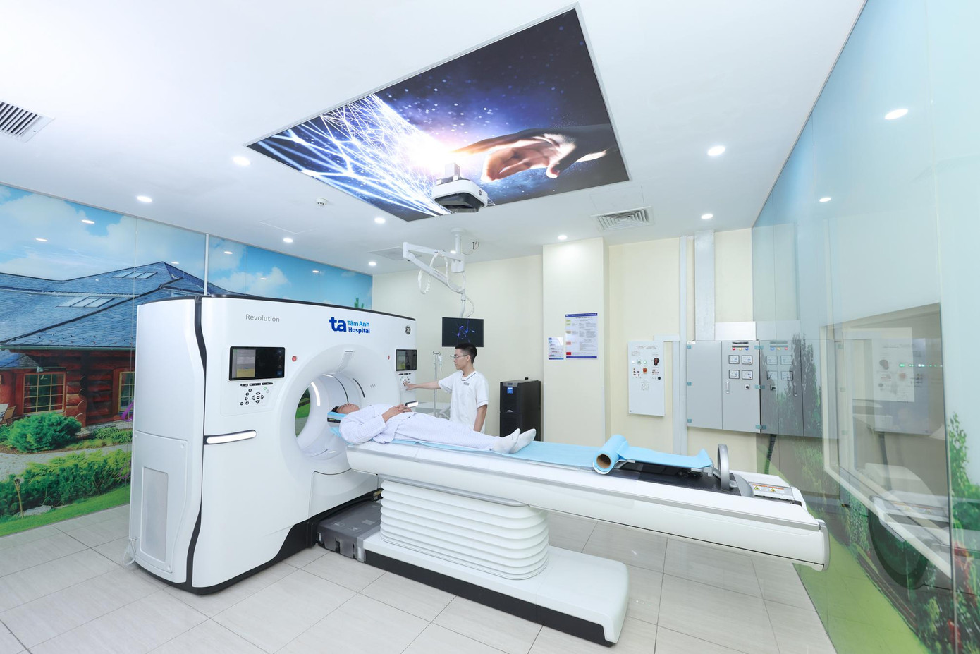 Máy CT 1975 lát cắt chụp toàn thân chỉ trong vài giây, phát hiện tổn thương nhỏ đến 0,23 mm. Ảnh: Bệnh viện Đa khoa Tâm Anh.