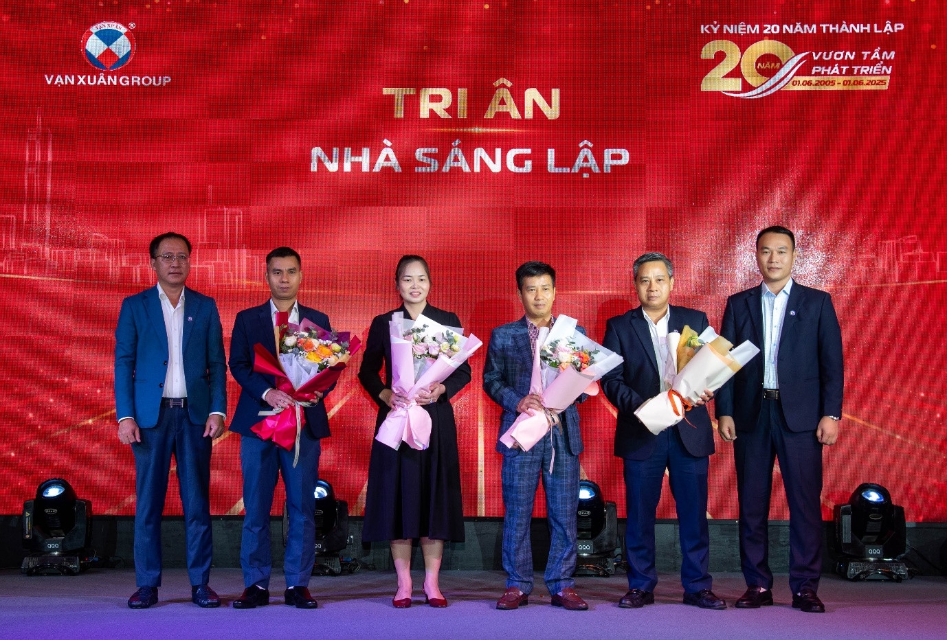 Tri ân Nhà sáng lập Vạn Xuân Group.