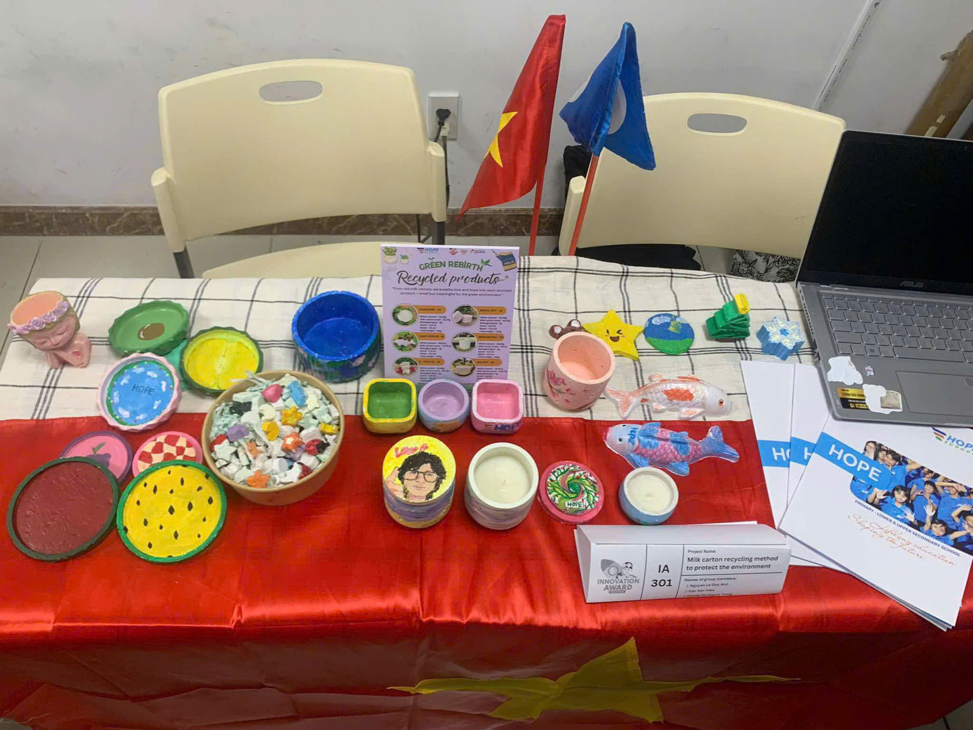 Học sinh trường Hy Vọng tái chế vỏ hộp sữa sau khi uống thành sản phẩm tham gia Cuộc thi khoa học sáng tạo U-Event 2024 và đạt giải Đồng - như một sự tri ân đặc biệt với Tập đoàn TH và Quỹ Vì Tầm Vóc Việt. Học sinh trường Hy Vọng tái chế vỏ hộp sữa sau khi uống thành sản phẩm tham gia Cuộc thi khoa học sáng tạo U-Event 2024 và đạt giải Đồng - như một sự tri ân đặc biệt với Tập đoàn TH và Quỹ Vì Tầm Vóc Việt.