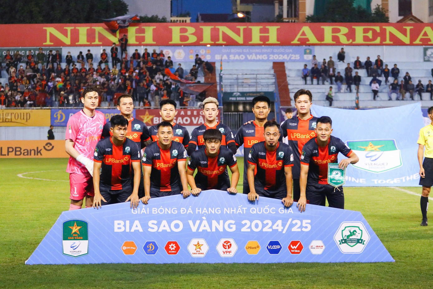Đội hình Câu lạc bộ Phù Đổng Ninh Bình, với sự góp mặt của những cầu thủ chất lượng đã giành chức vô địch Hạng Nhất Quốc gia Bia Sao Vàng 2024/25