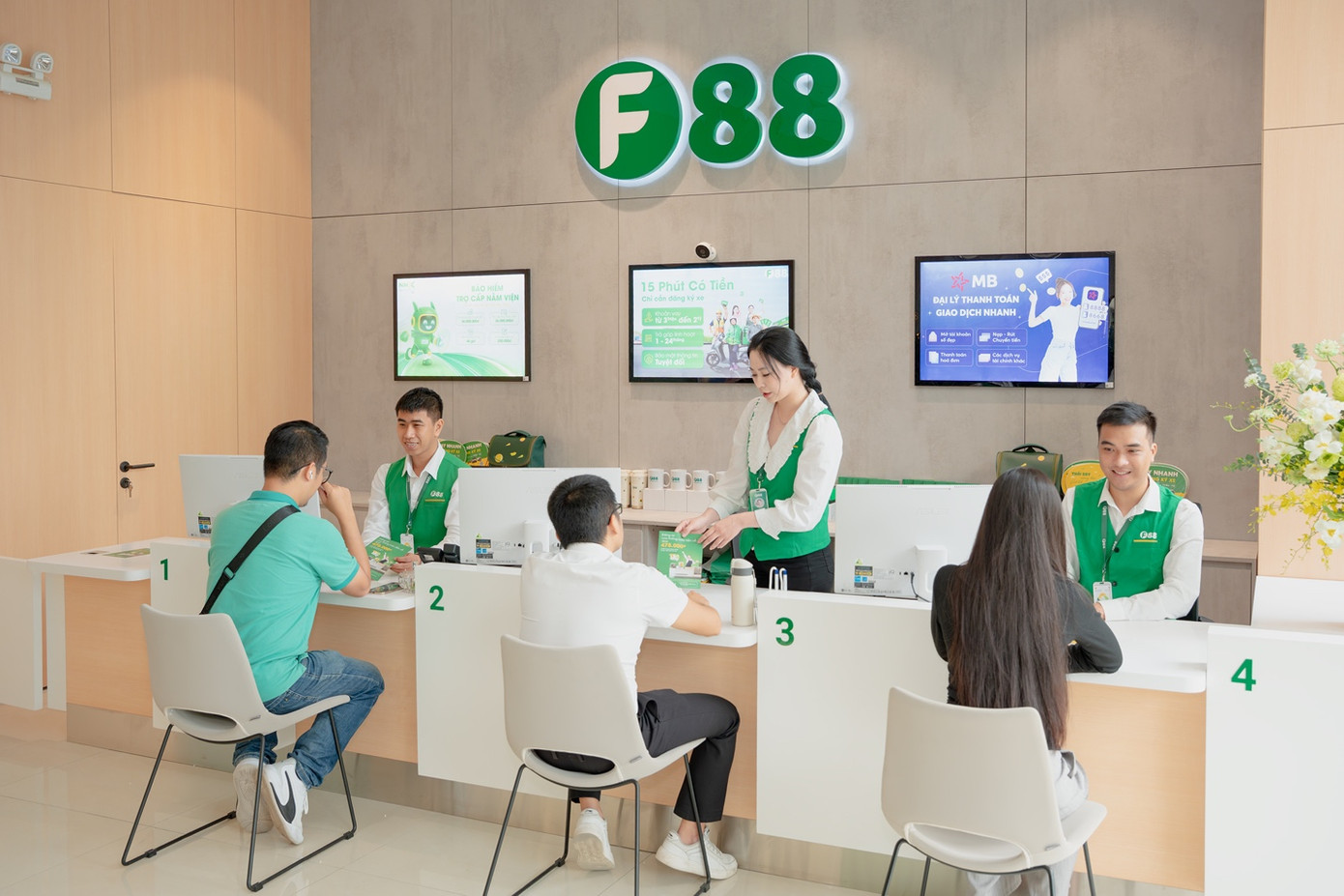 Cửa hàng tài chính mang số 888 mang phong cách mới của F88. Cửa hàng tài chính mang số 888 mang phong cách mới của F88.