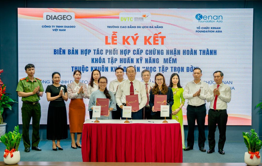 Diageo Việt Nam, phối hợp cùng trường Cao đẳng Du lịch Đà Nẵng, Bộ Văn hóa, Thể thao và Du lịch cùng đối tác đào tạo, đã đánh dấu hành trình hai năm triển khai chương trình huấn luyện “Học tập trọn đời” tại Đà Nẵng