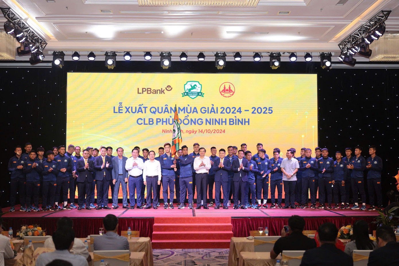 Lễ xuất quân của CLB Phù Đổng Ninh Bình mùa giải 2024 – 2025 với sự tham dự và ủng hộ của lãnh đạo tỉnh và nhà tài trợ