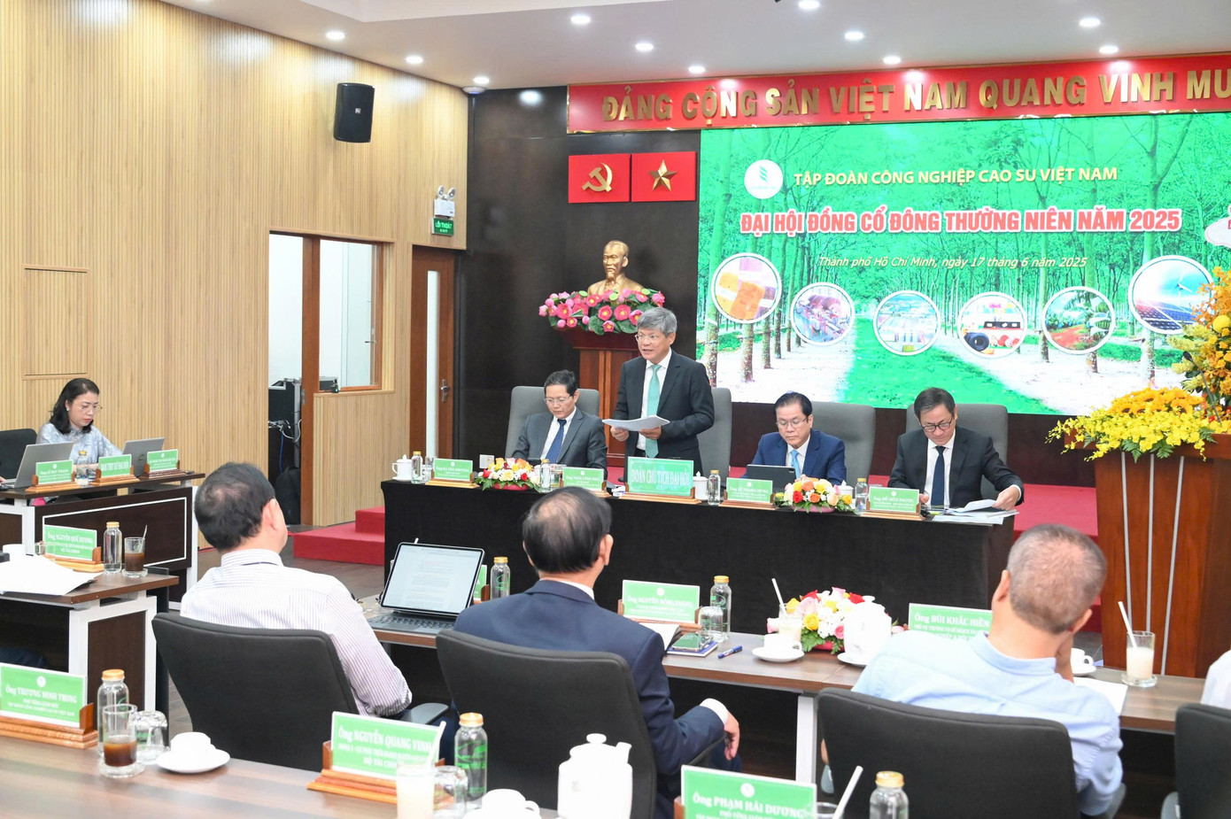 Đoàn Chủ tịch điều hành đại hội