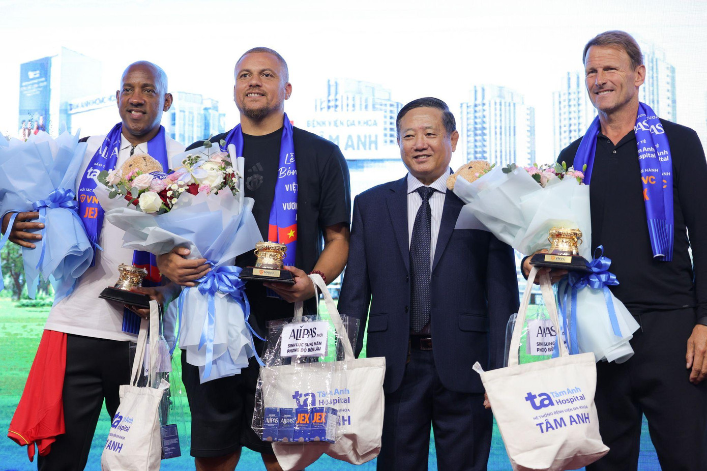 Sự kiện bóng đá có sự đồng hành của Alipas - thương hiệu chăm sóc sức khỏe nam giới cao cấp từ Mỹ. Ảnh: ECO Pharma.