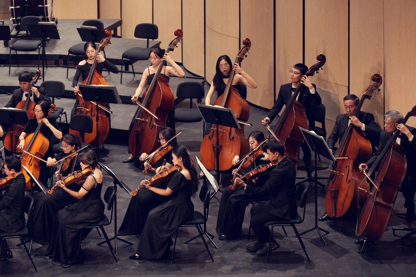 Gala “Đẹp & Chất” sẽ là món quà tinh thần giàu tính nghệ thuật mà ROX Group dành tặng CBNV Gala “Đẹp & Chất” sẽ là món quà tinh thần giàu tính nghệ thuật mà ROX Group dành tặng CBNV