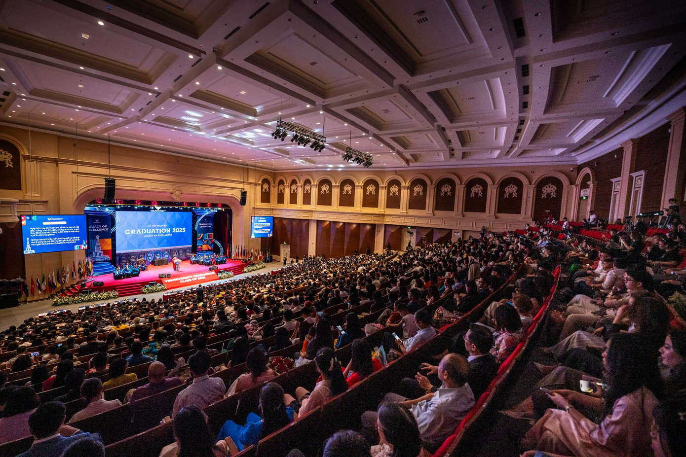 Không khí trang trọng của buổi Lễ tốt nghiệp với chủ đề “Dấu ấn từ thế hệ kiên cường”