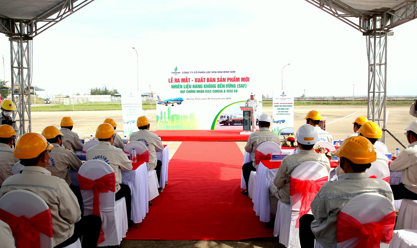 Lễ ra mắt và xuất bán lô nhiên liệu hàng không bền vững (SAF) thương mại đầu tiên tại BSR ngày 4/6/2025. Lễ ra mắt và xuất bán lô nhiên liệu hàng không bền vững (SAF) thương mại đầu tiên tại BSR ngày 4/6/2025.