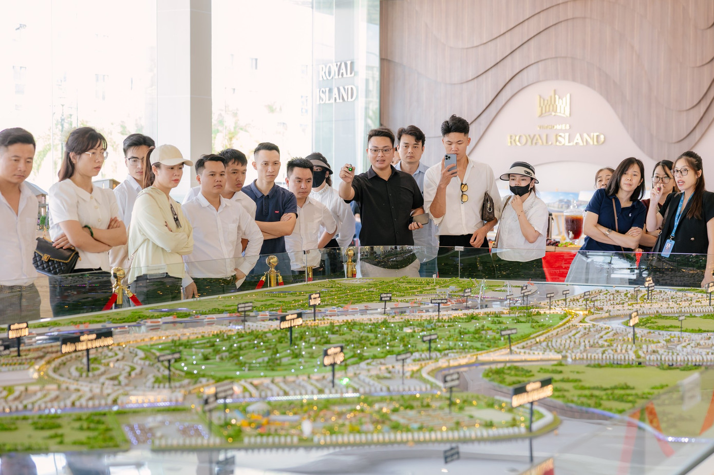 Vinhomes Royal Island là một trong những tâm điểm thu hút nhà đầu tư tới Hải Phòng nhờ vị trí, tiện ích và những giá trị khác biệt