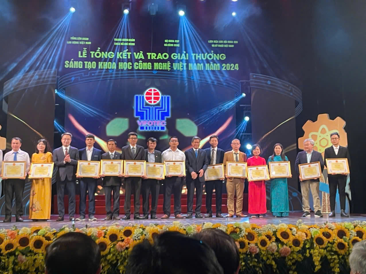 EVNCPC có 5 công trình được trao giải tại Giải thưởng Sáng tạo khoa học công nghệ Việt Nam năm 2024. EVNCPC có 5 công trình được trao giải tại Giải thưởng Sáng tạo khoa học công nghệ Việt Nam năm 2024.