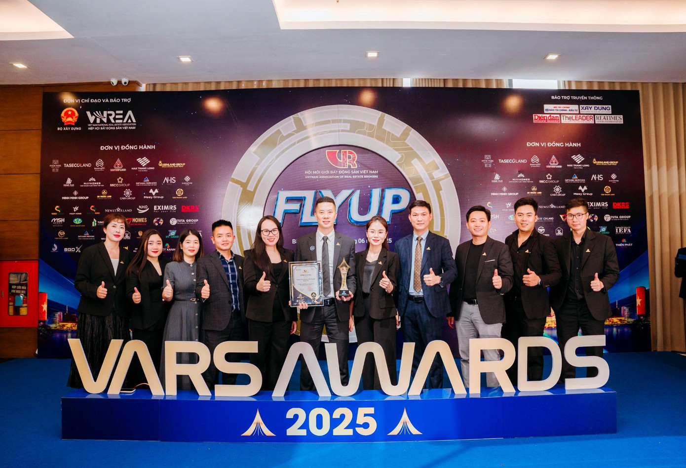 Dàn Lãnh đạo Home Plus tỏa sáng tại VAR AWARDS 2025