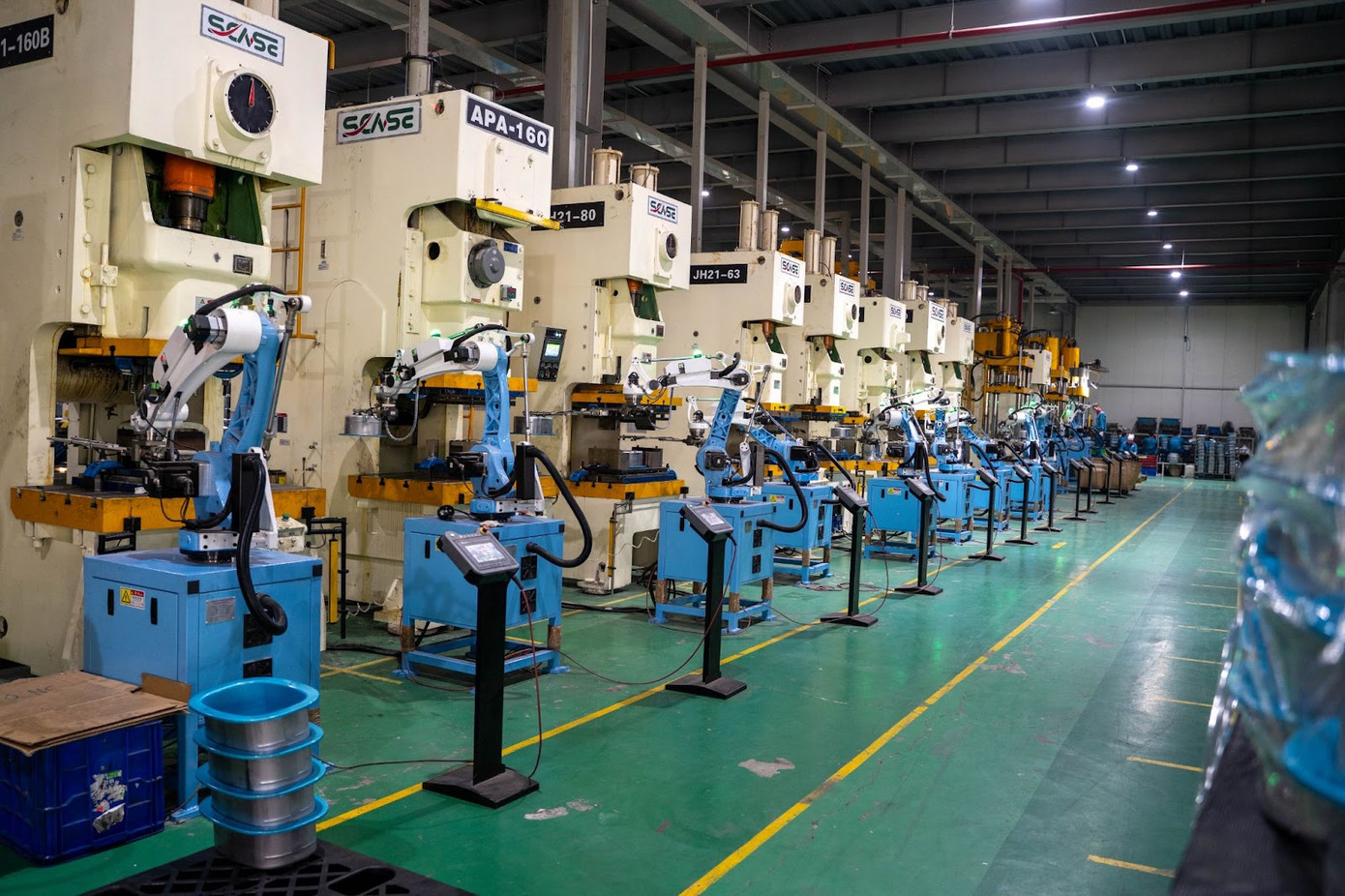 SUNHOUSE hiện có hệ thống 10 nhà máy công nghệ cao có quy mô hơn 100.000m² SUNHOUSE hiện có hệ thống 10 nhà máy công nghệ cao có quy mô hơn 100.000m²