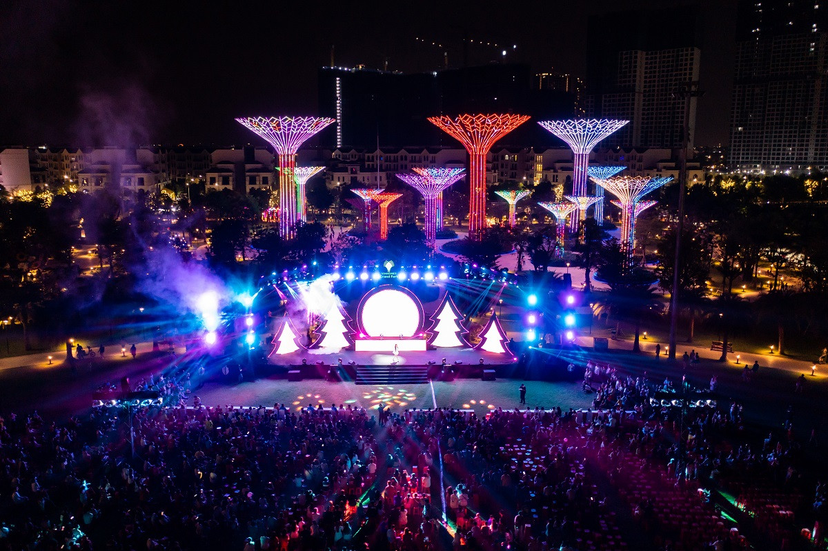 Ngày lễ và cuối tuần, công viên Grand Park trở thành điểm check-in của hàng ngàn cư dân và du khách